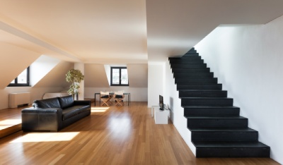 Salon avec un parquet en bois