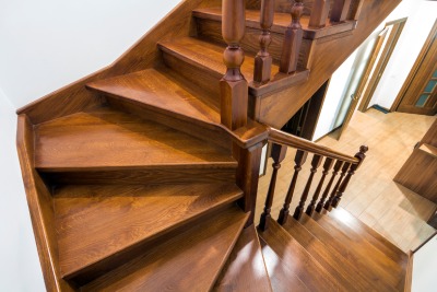 Choisir le type d'escalier bois sur-mesure adapté à sa maison