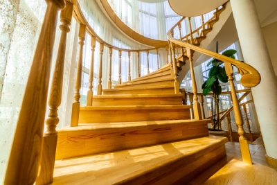 Escalier sur mesure en bois par la Menuiserie Huybens
