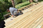 Terrasse en bois sur mesure à Namur : avantages menuisier