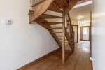 Escalier en bois local sur mesure à Namur : atouts