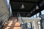 L’escalier en bois et métal réalisé par un menuisier : design et tendance