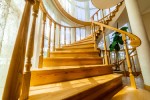 Choisir la bonne forme d’escalier en bois sur mesure à Namur